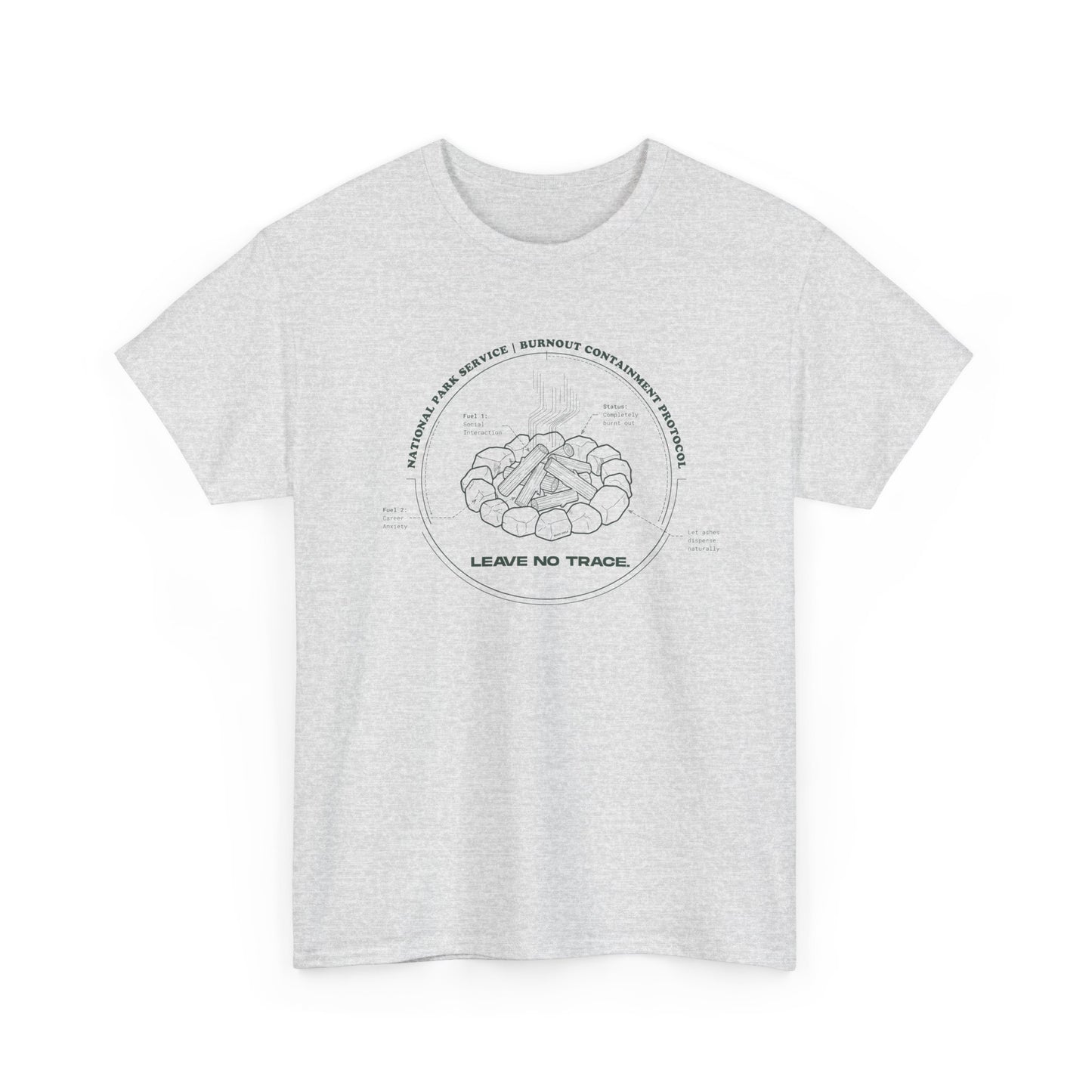 Technisches Diagramm eines Lagerfeuers mit Text Burnout Containment Protocol auf grauem T-Shirt. Anti-Gorpcore Streetwear.