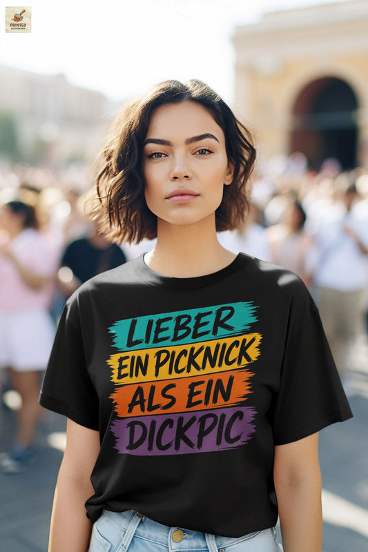 Anti Dickpic Shirt Frauen mit buntem Brushstroke Spruch und feministischer Haltung in schwarz