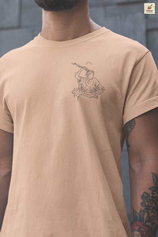 heather peach farbenes Unisex Shirt mit reduzierter Line Art einer Figur, die sich aus dem Sumpf zieht