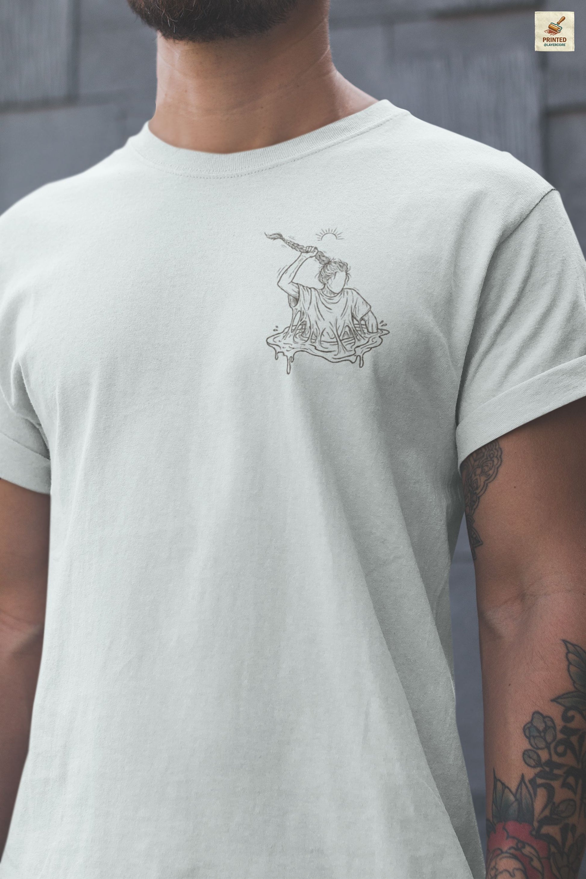 heather ice blue farbenes Unisex Shirt mit reduzierter Line Art einer Figur, die sich aus dem Sumpf zieht