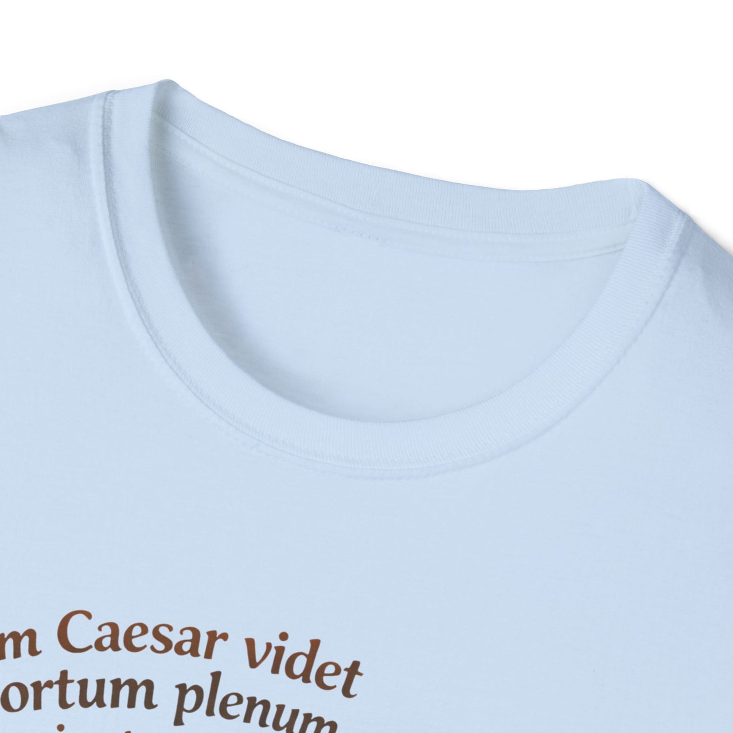 Caesar schiffte daneben T-Shirt – Lustiger Latein Spruch – Softstyle Shirt für Lehrer & Studenten